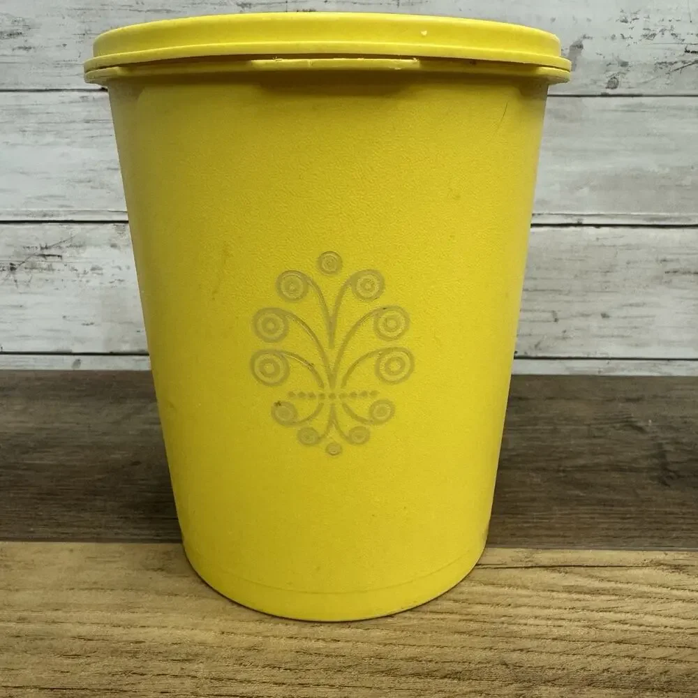Vintage Tupperware 809-6 Lemon Yellow 6.5